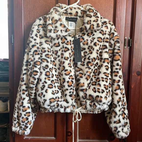 Tilly’s Fluffy Cheetah Jacket - Picture 3 of 9